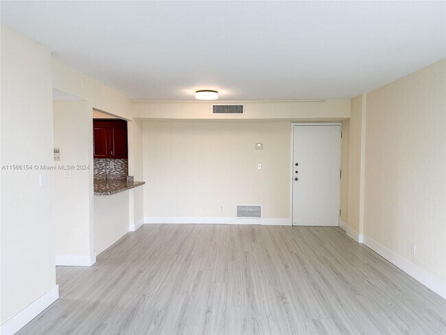 Building Photo - 2715 Tigertail Ave