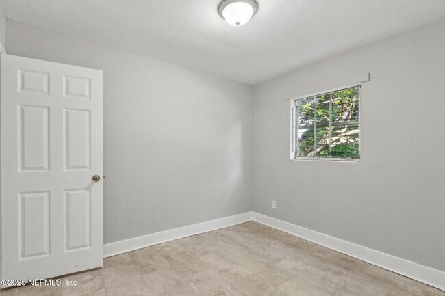 Building Photo - 1224 W 18th St