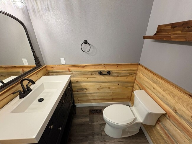 Building Photo - 4 Bedroom 2.5 Bathroom Home in NW Salem!