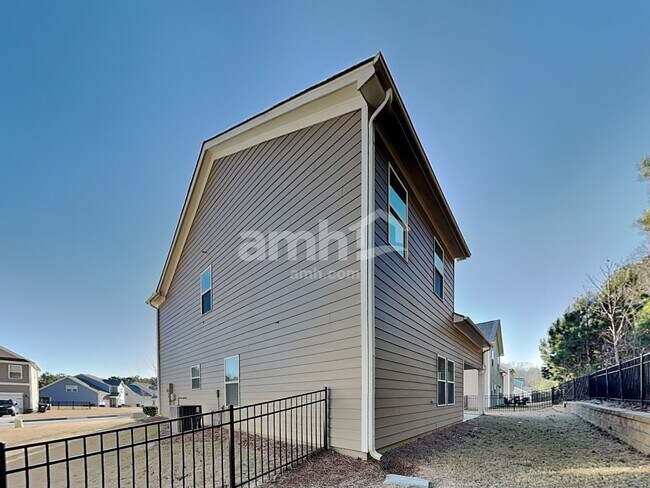 Building Photo - 307 Camp dr
