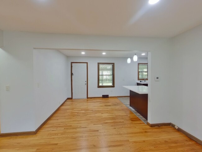 Building Photo - 1715 S Fabrique Dr