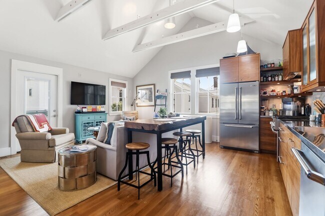 Building Photo - 28-B Charlotte Street- Amazing One Bedroom/Two Bathroom Freestanding Home