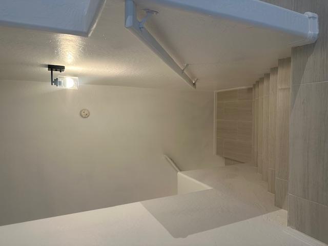 Building Photo - 2250 E Deer Valley Dr