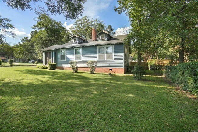 Building Photo - 2308 Cherokee Dr