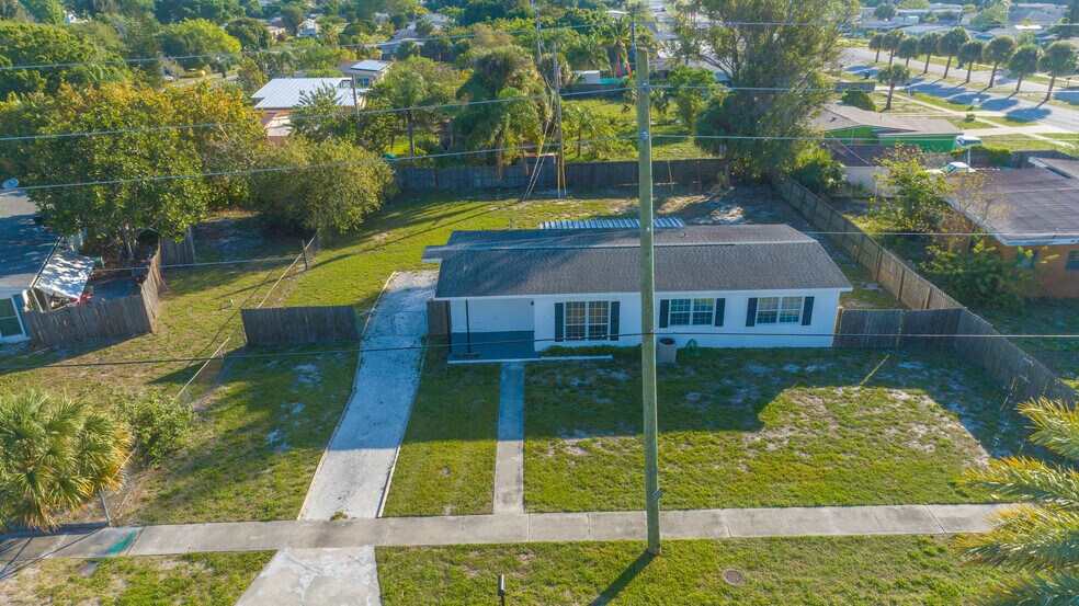 Primary Photo - 1011 Bianca Dr NE