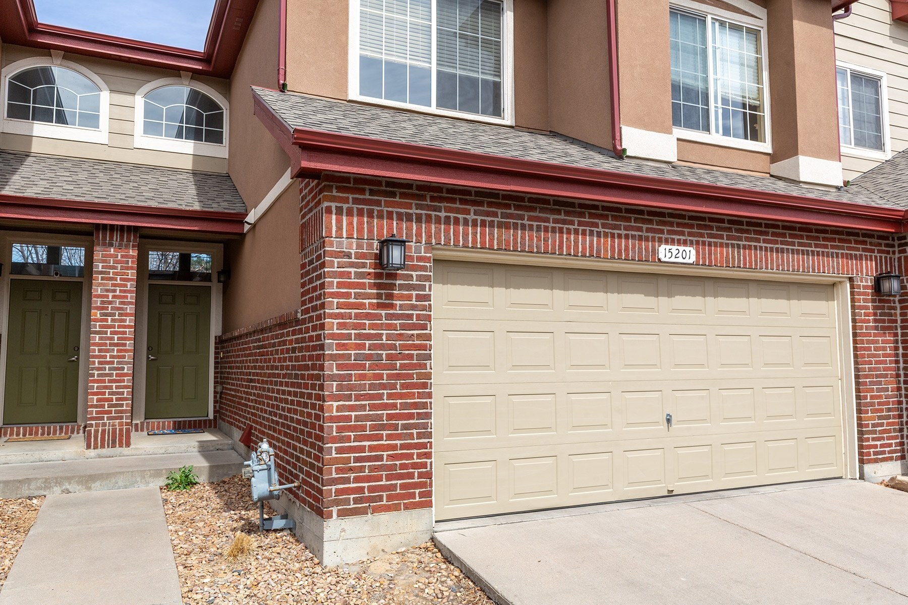 Building Photo - 15201 E Batavia Pl