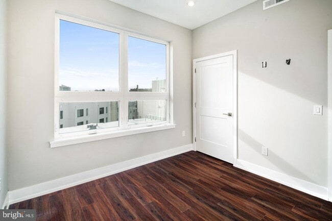 Building Photo - 1527 Ridge Ave