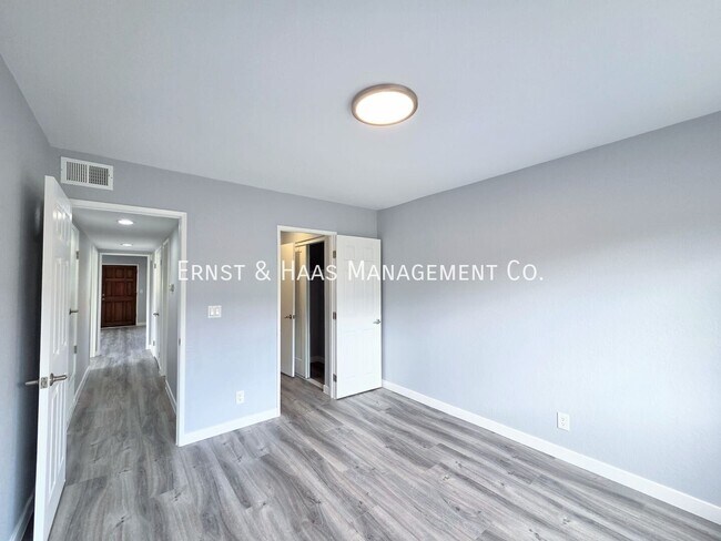Building Photo - 12526 Cuesta Dr