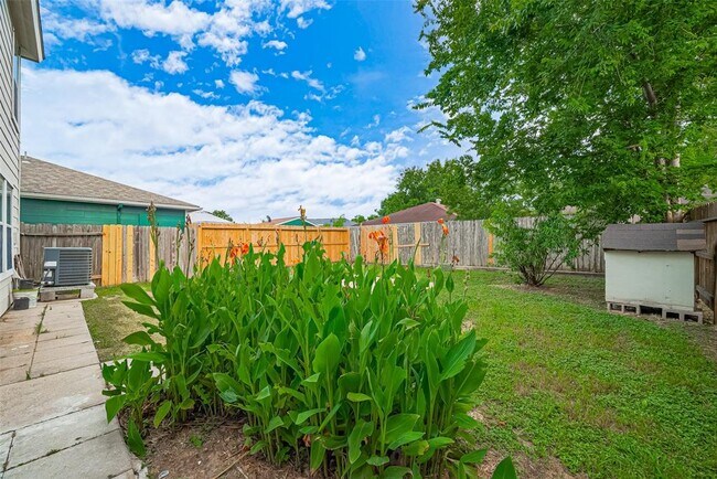 Building Photo - 12927 Pale Ivy Ln