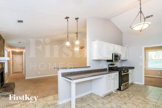 Building Photo - 824 Riverstone Ln