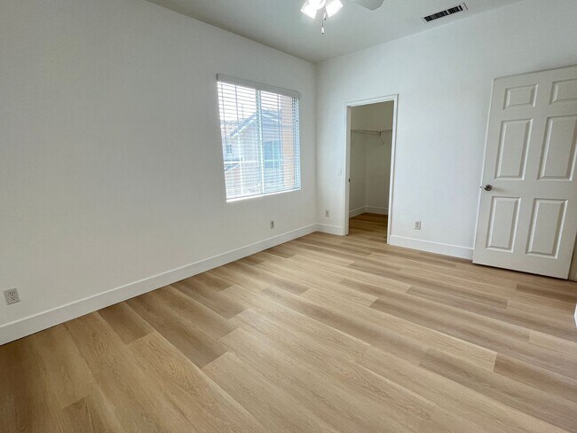 Building Photo - 3 bedroom, 2.5 bath Home for Rent in the Riverwalk