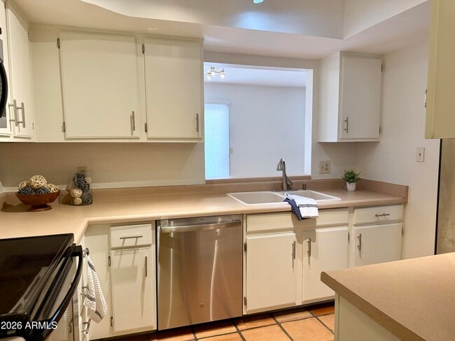 Building Photo - 5631 N 79th St