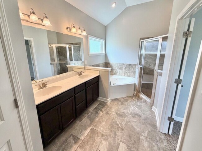 Building Photo - ShinaultCove4049