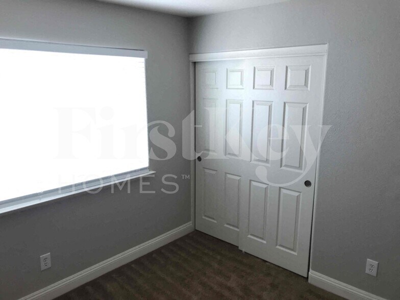 Building Photo - 8041 Hilliard Ave