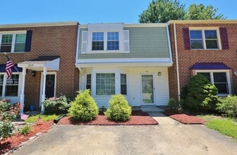 Building Photo - Updated 3-Bedroom Townhome 03-25-26!! Fenced yard, excellent School Zones!!