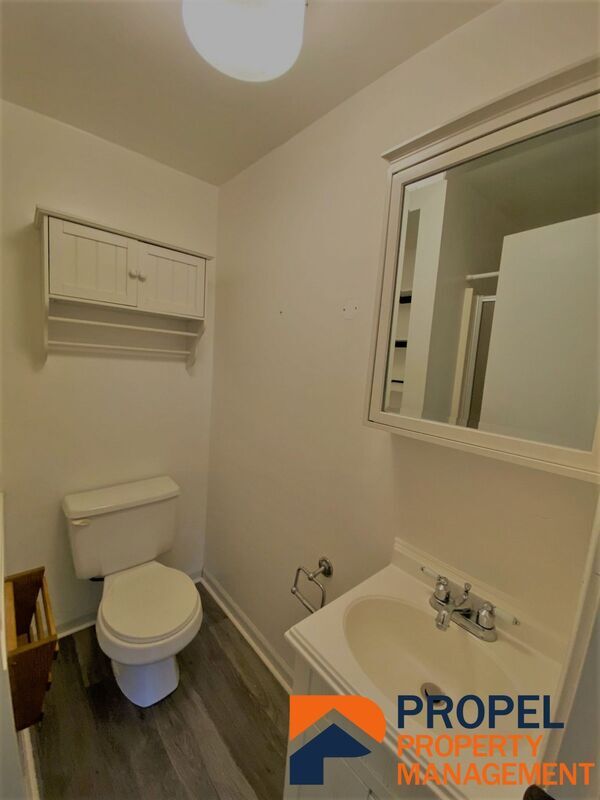 Building Photo - 3345 Edgewood Dr