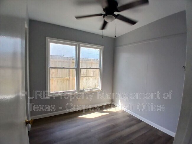 Building Photo - 1506 Crosby St