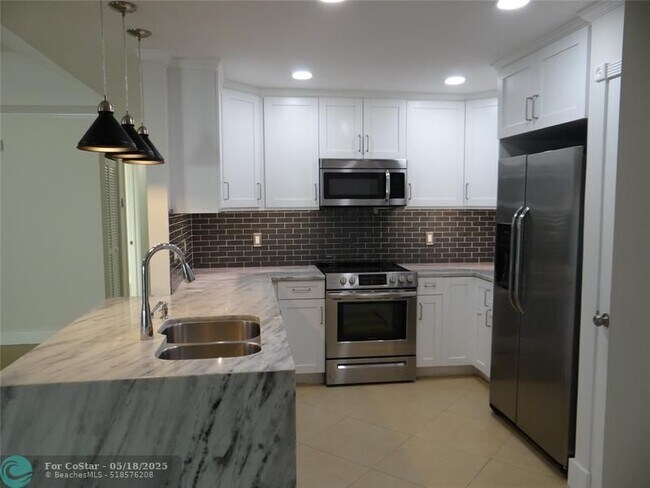 Building Photo - 4036 Eastridge Cir