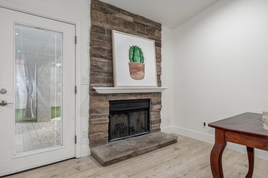 Building Photo - 15433 N 63rd St