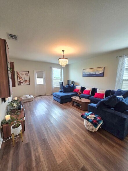 Building Photo - 350 Bedford Falls Ln