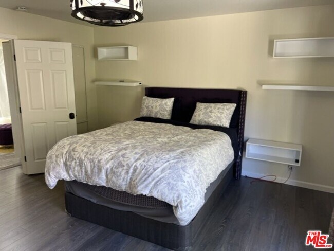 Building Photo - 729 Kenmore Cir