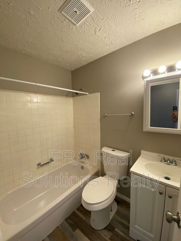 Building Photo - 2562 Bracebridge Dr