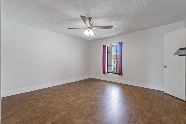 Building Photo - 167 NW 115th Terrace