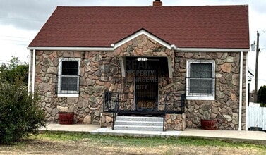 Building Photo - 1222 E 3rd St