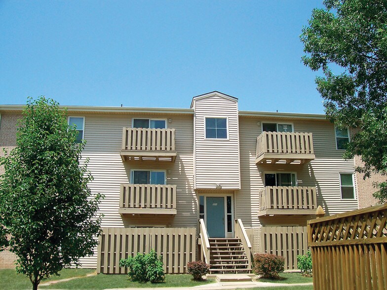 Broadway Village 201313 NW 63rd St Kansas City MO 64118 Apartment