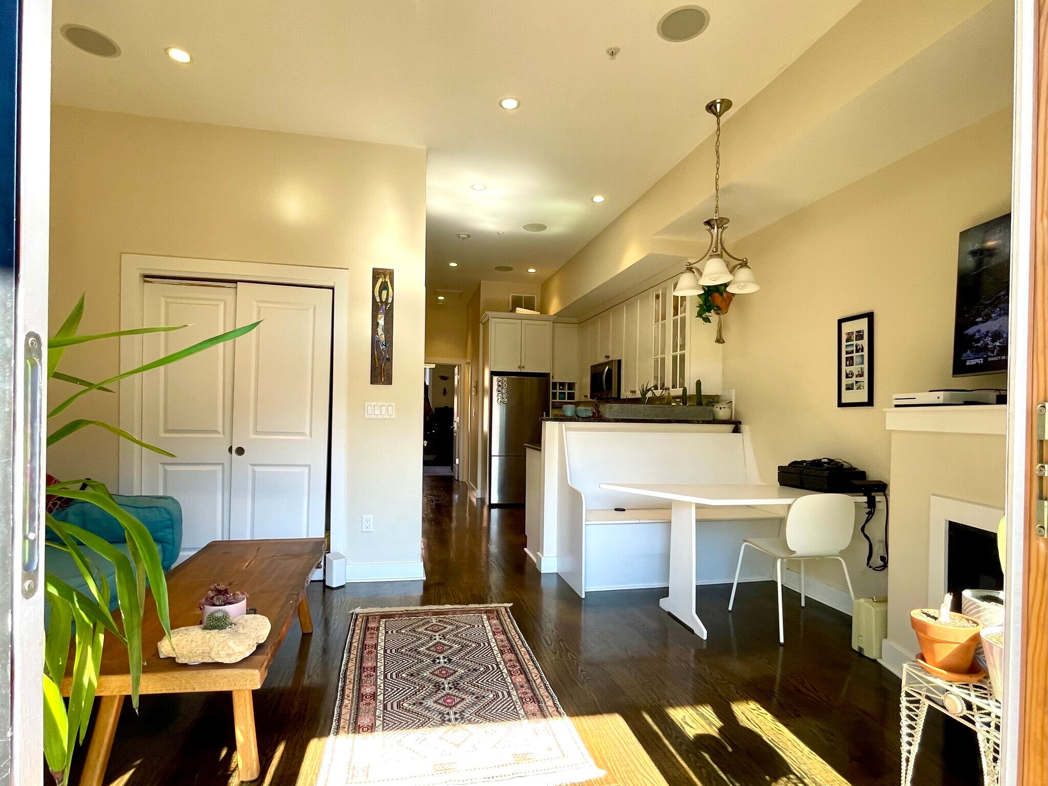 Building Photo - 410 Columbus Ave