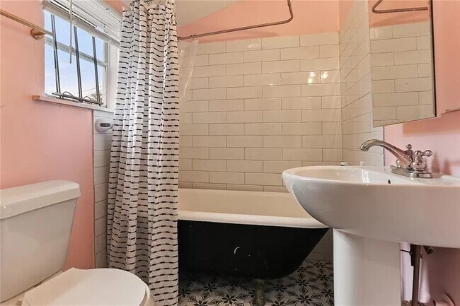 Bathroom - 5721 Royal St