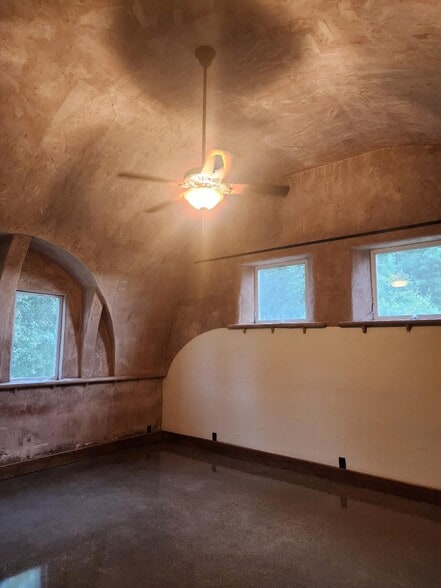 Building Photo - 353 Etna Rd