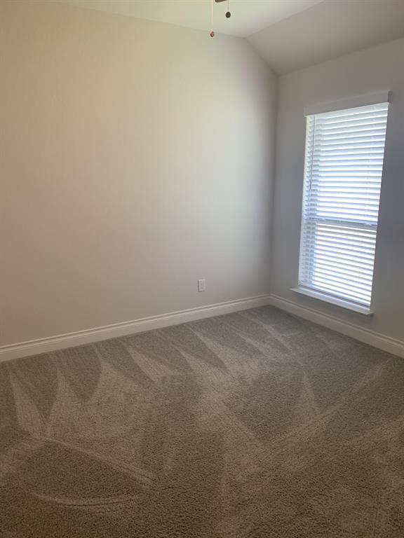 Building Photo - 221 Rosebush Dr