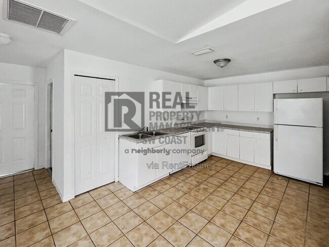 Building Photo - 1135 Harry Ave S