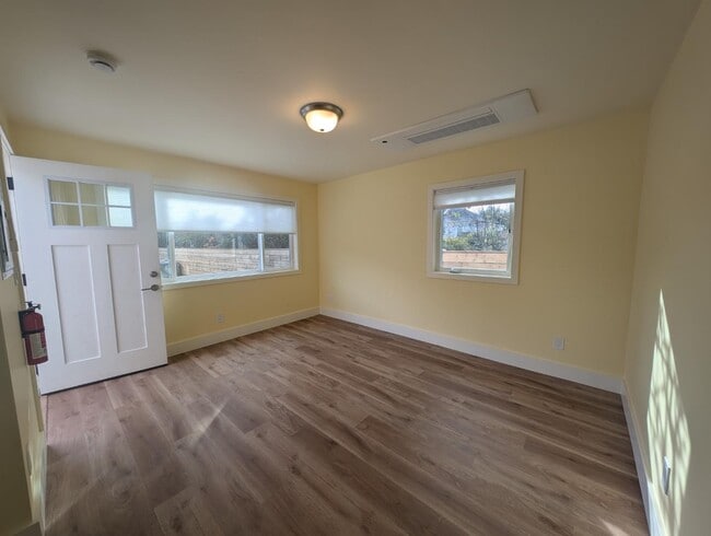 Building Photo - 1317 Haskell St