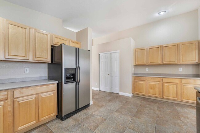 Building Photo - Gorgeous Mountains Edge Pool Home For Rent !