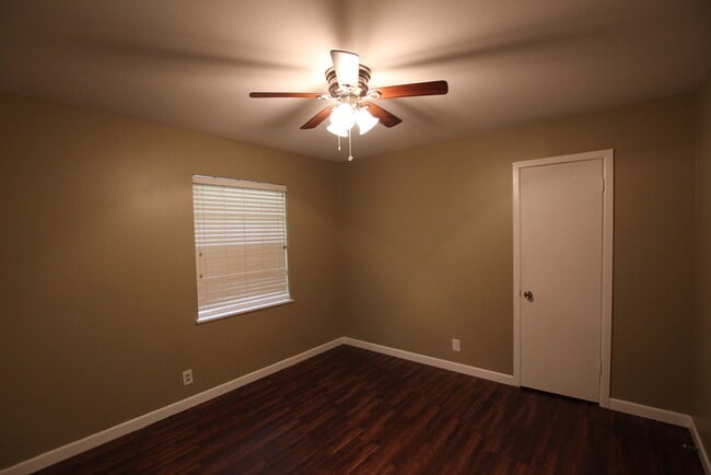 Building Photo - Tour Today! Charming 3 Bedroom, 2 Bathroom Home in Tyler!
