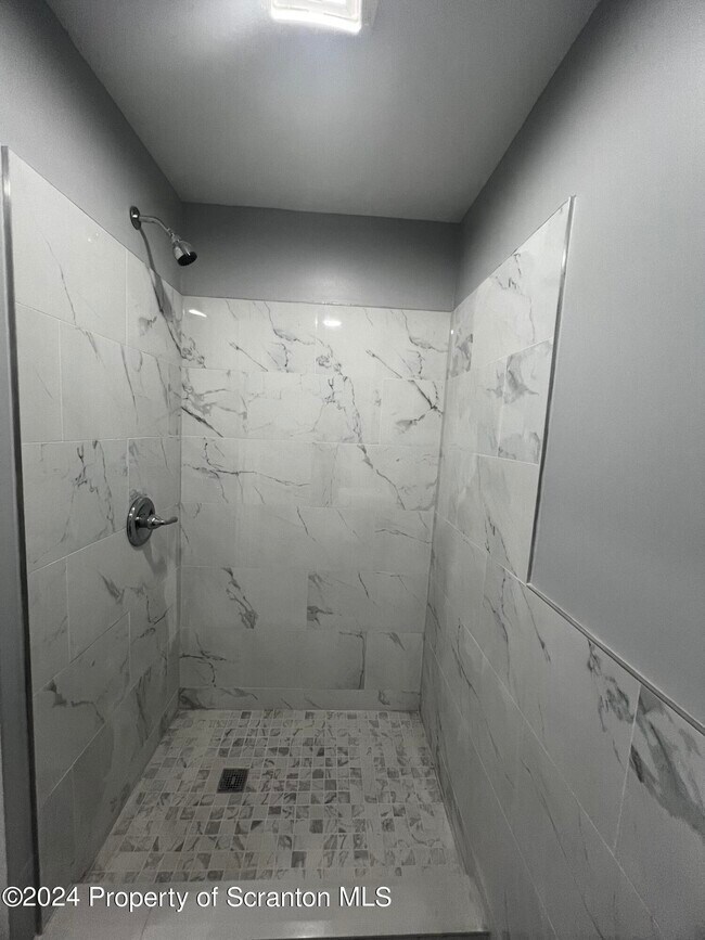 Building Photo - 2204 Golden Ave