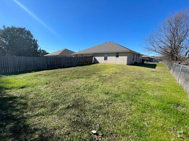Building Photo - 1515 Pueblo Trce