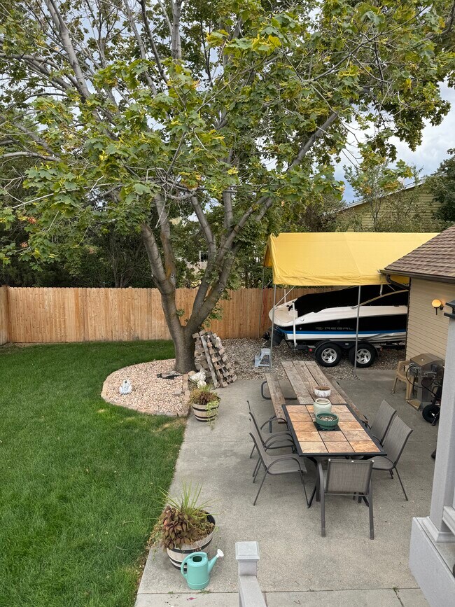 Back yard with covered RV parking - 8717 S Royal Crest Dr
