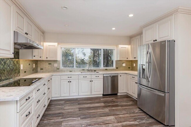 Building Photo - 13434 Old Oak Way