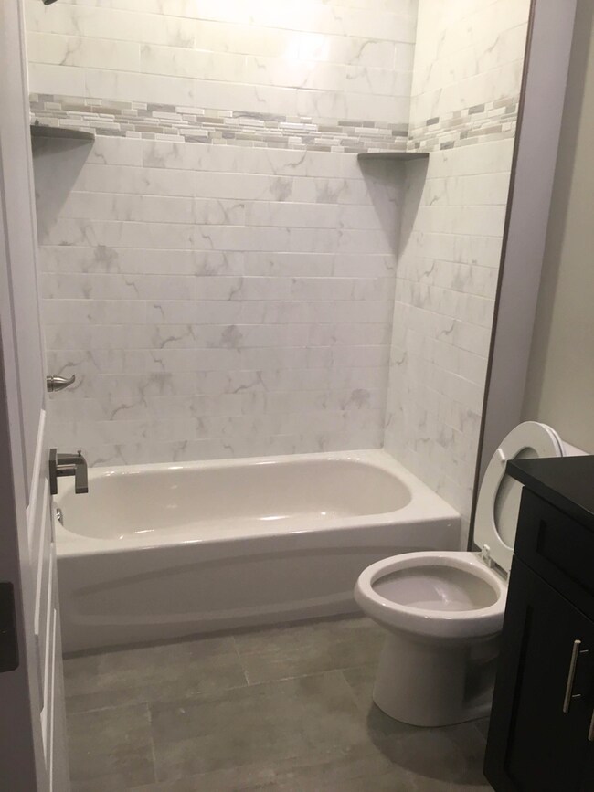 Building Photo - 742 Master St