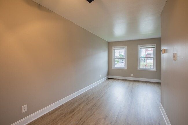 Building Photo - Charming 2 BR/1 Townhome in Brooklyn Park!