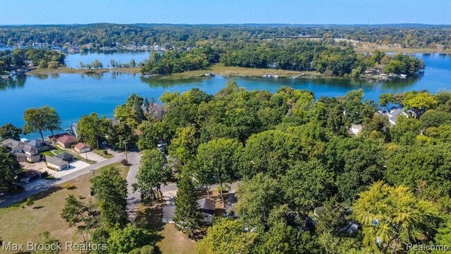 Building Photo - 4120 Lotus Dr