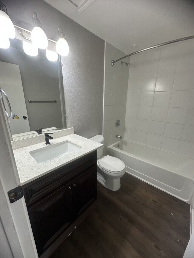 Building Photo - 8800 Westplace Dr