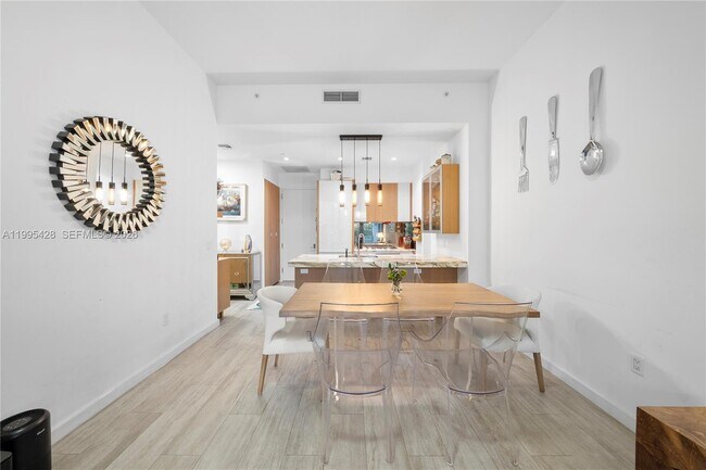 Building Photo - 2831 S Bayshore Dr