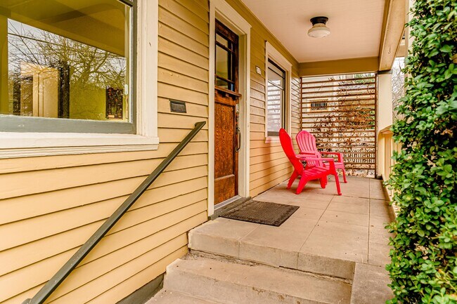 Building Photo - 517 NE Fargo St