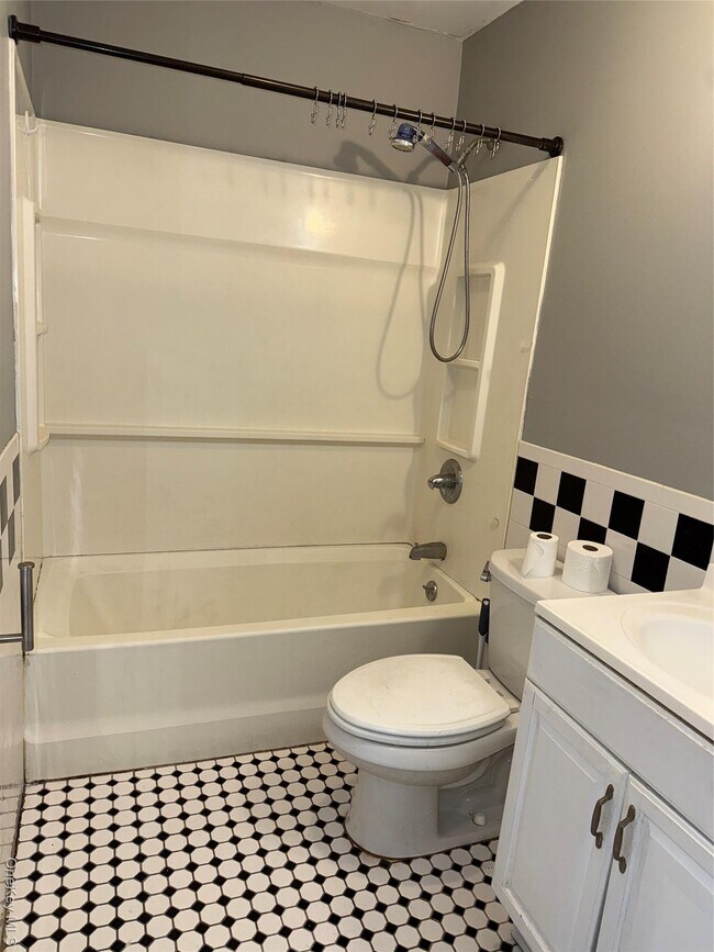 Building Photo - 54 Gifford Ave