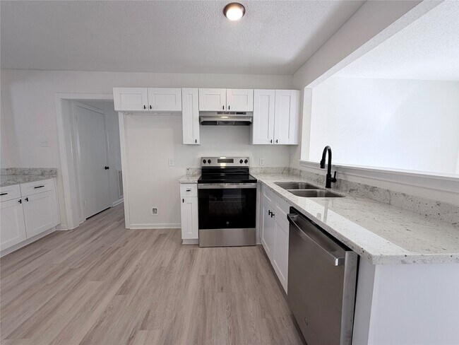 Building Photo - 4601 W 43rd St