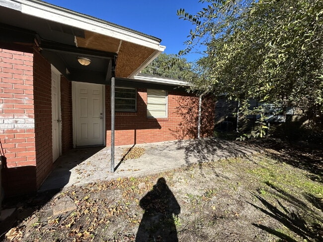 Building Photo - Duplex For Rent